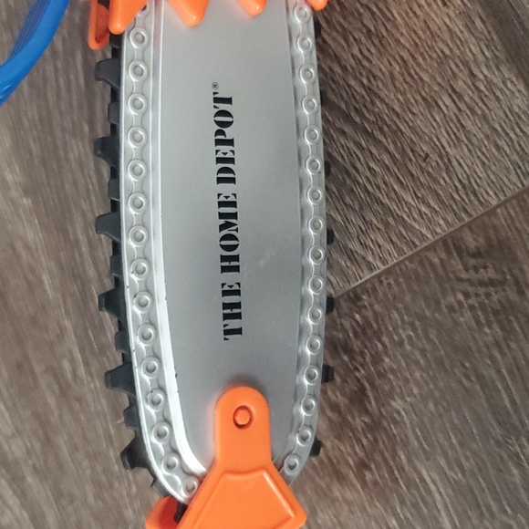 Vintage - 15" Workman's Chainsaw "The Home Depot" Children's Play Tool - Works - Picture 9 of 13